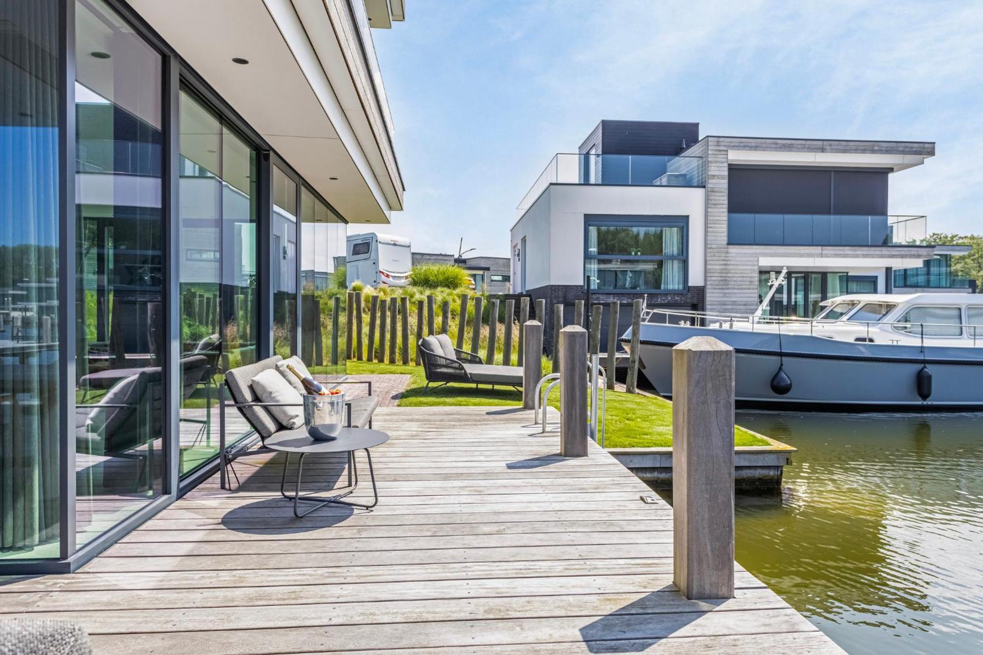 Lake House With Dock At Lake Veere, Zeeland アルネマイデン エクステリア 写真
