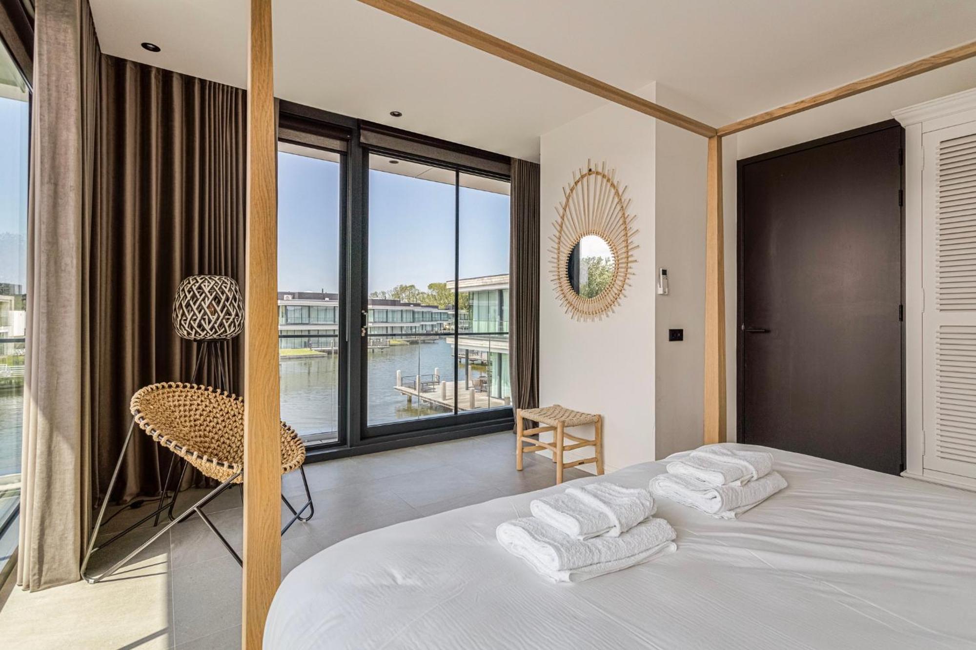Lake House With Dock At Lake Veere, Zeeland アルネマイデン エクステリア 写真