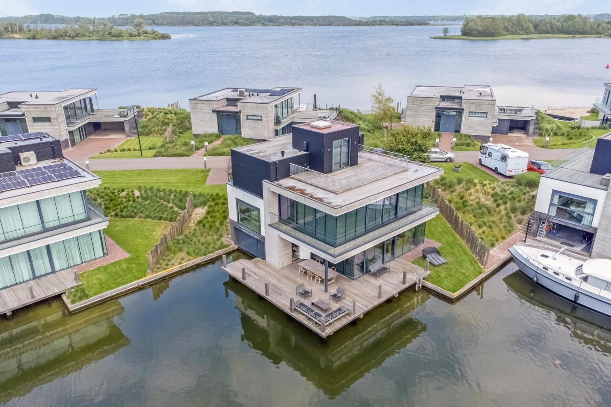 Lake House With Dock At Lake Veere, Zeeland アルネマイデン エクステリア 写真